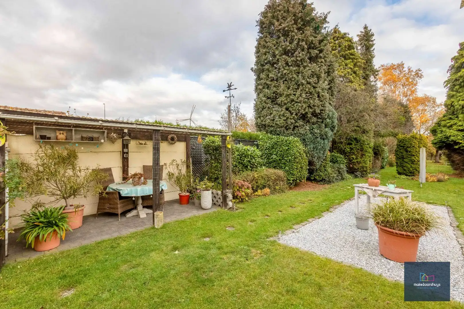 Verzorgde halfopen bebouwing met grote tuin en carport  foto 24