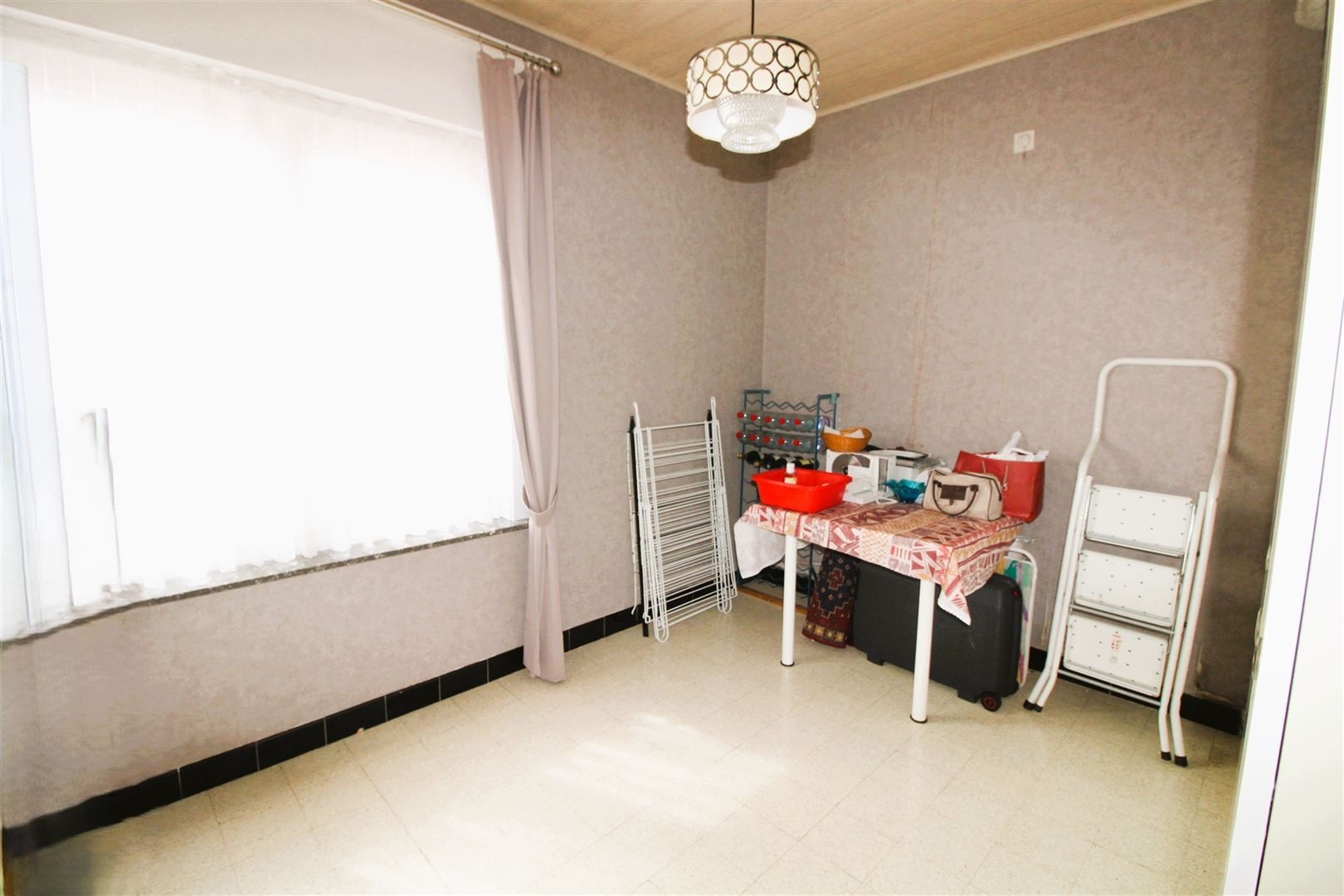 Charmante 3-slaapkamerwoning in hartje Roeselar foto 8