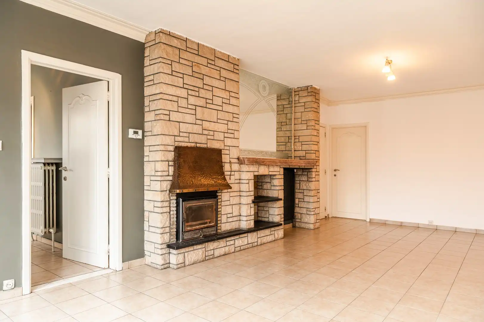 Op te frissen appartement op de eerste verdieping te Sint-Niklaas. foto 4