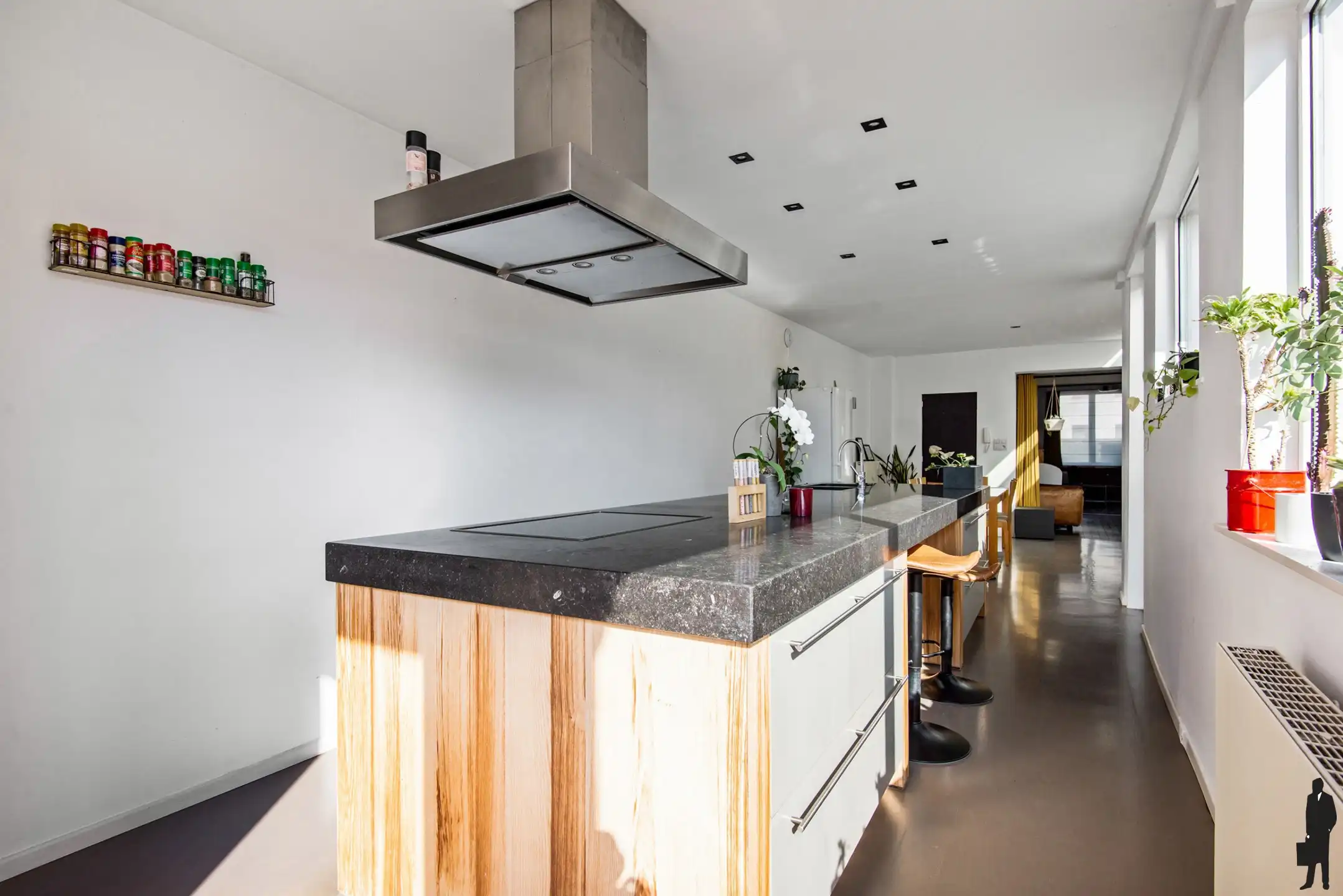 Gerenoveerde woning met 4 ruime slaapkamers en zuidwest tuin foto 10