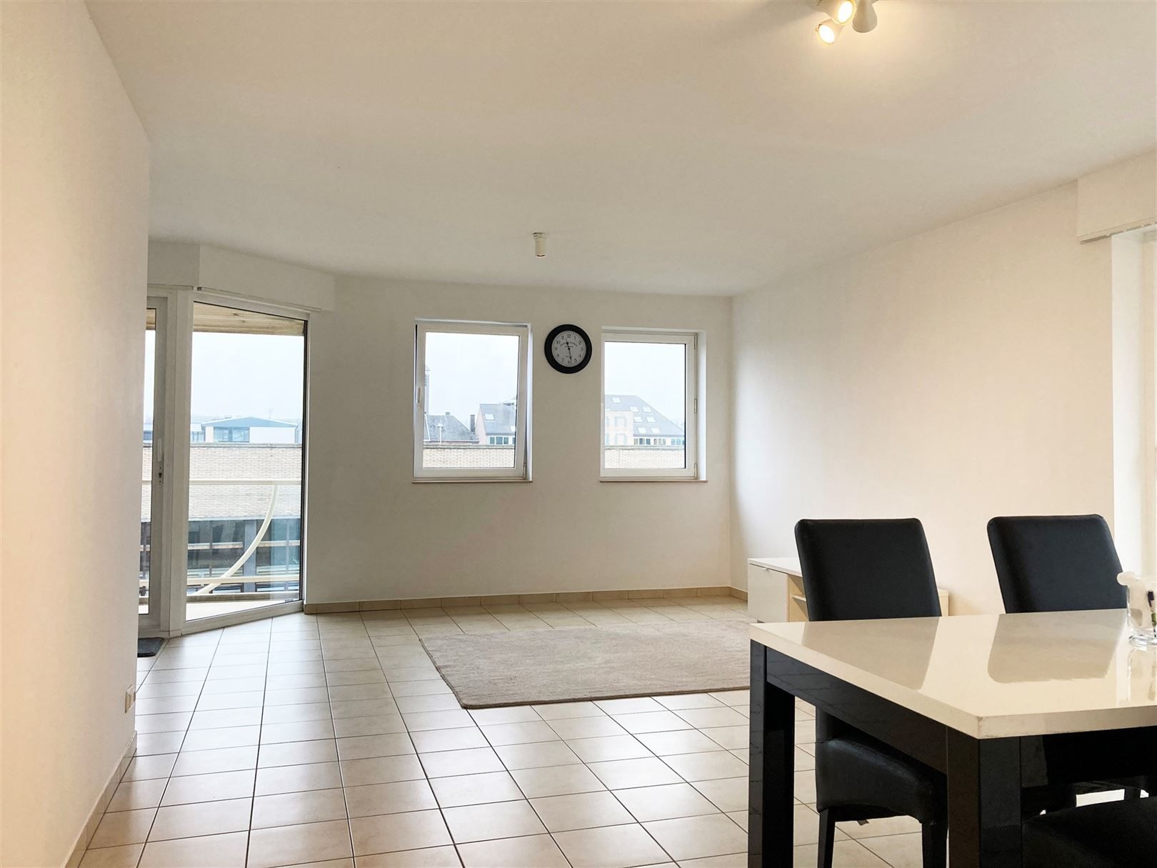 Gunstig gelegen appartement te huur foto 2