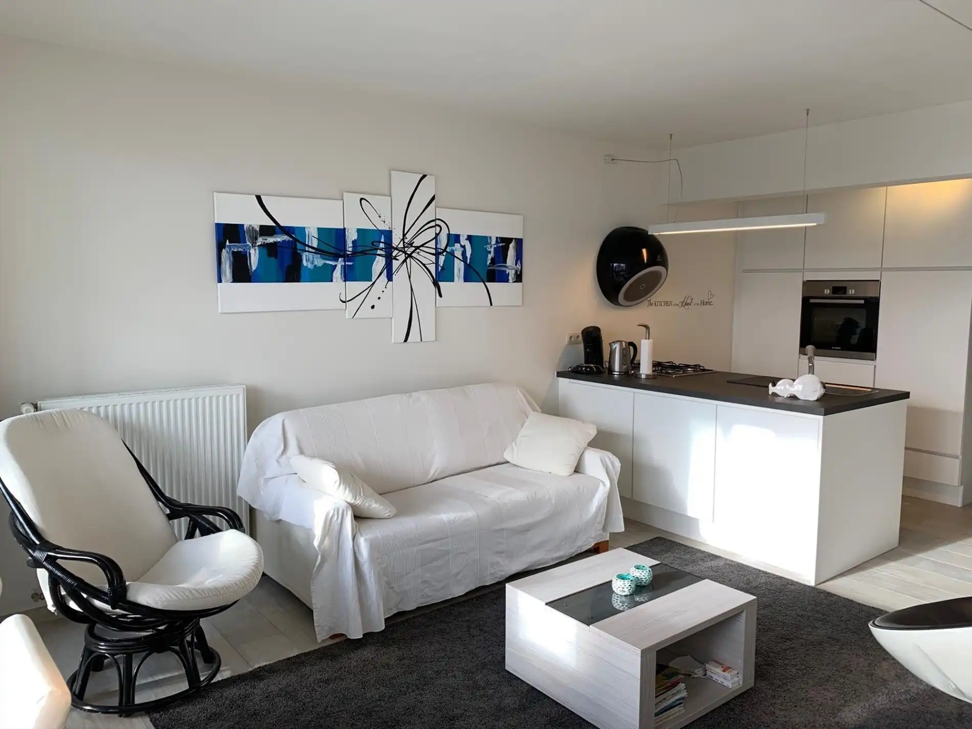 Prachtig gerenoveerd en gemeubeld appartement, vlak aan zee! foto 4