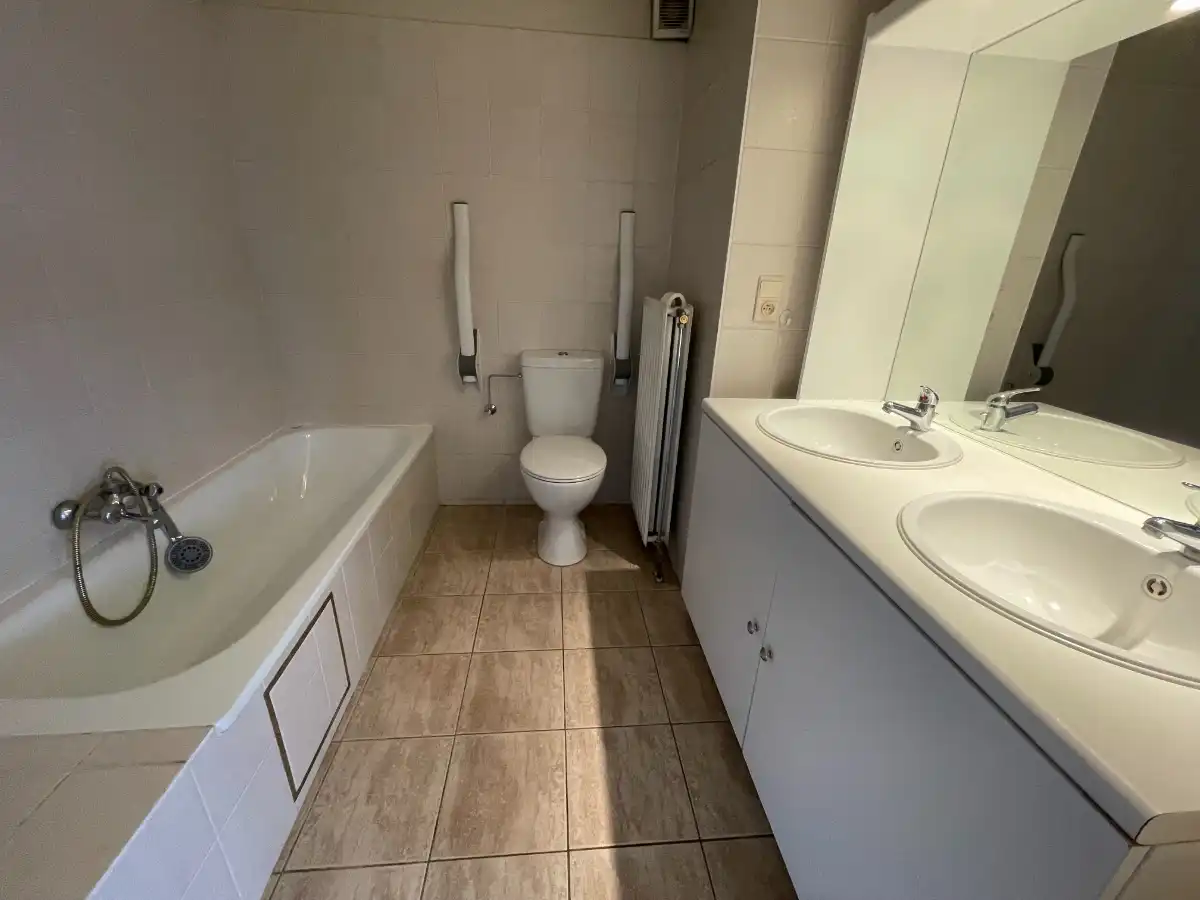 TWEE SLAAPKAMER HOEKAPPARTEMENT + GARAGE centrum Rumbeke foto 20