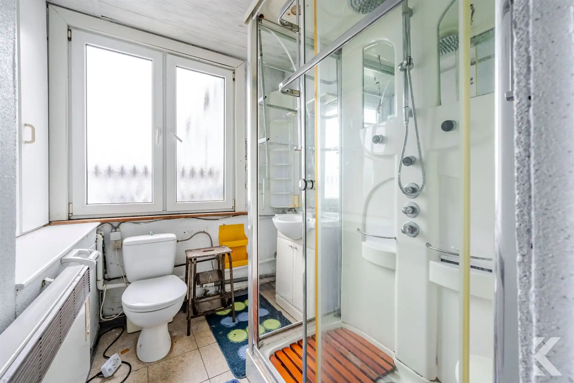 Te renoveren woning met veel potentieel en ruime zolder foto 11