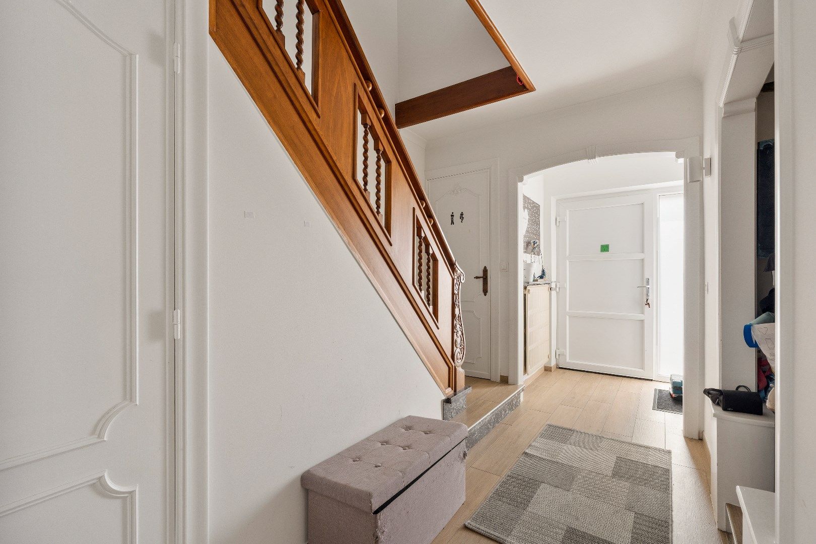 RUIME WONING OP 439M² MET 3 SLPKS, RUSTIGE LIGGING EN GROTE TUIN foto 4