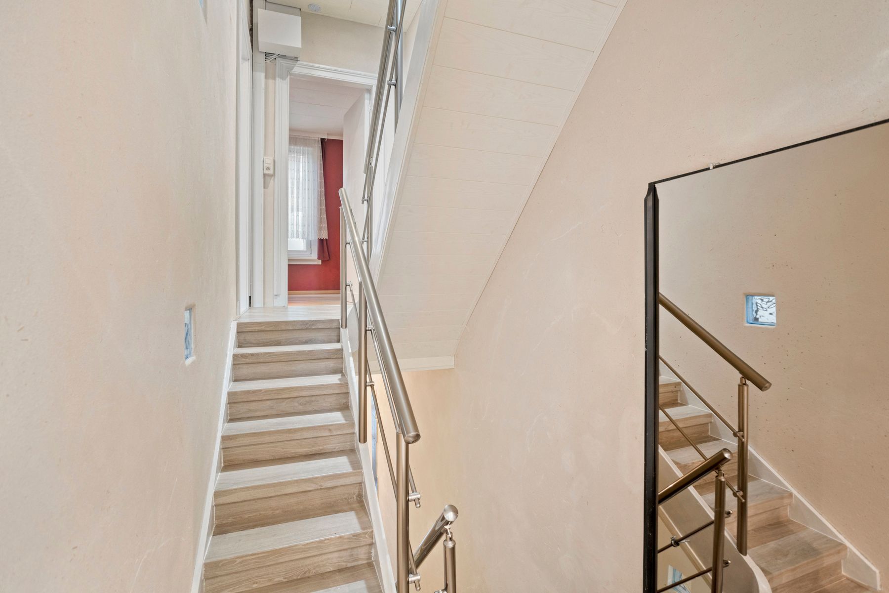 Woning met 6 slaapkamers. foto 8