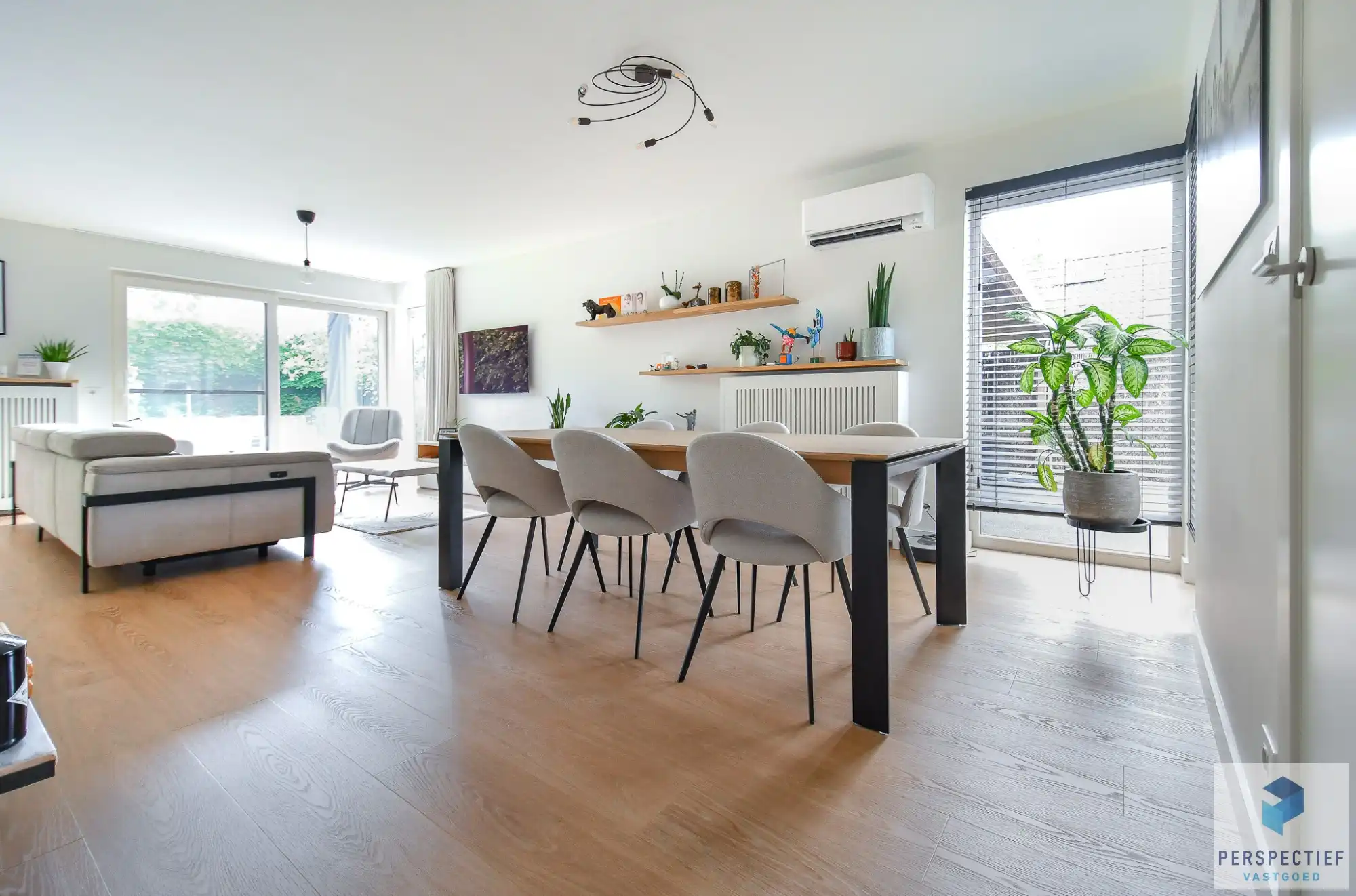 Moderne, veelzijdige gezinswoning met kantoorruimte en gezellige tuin foto 3