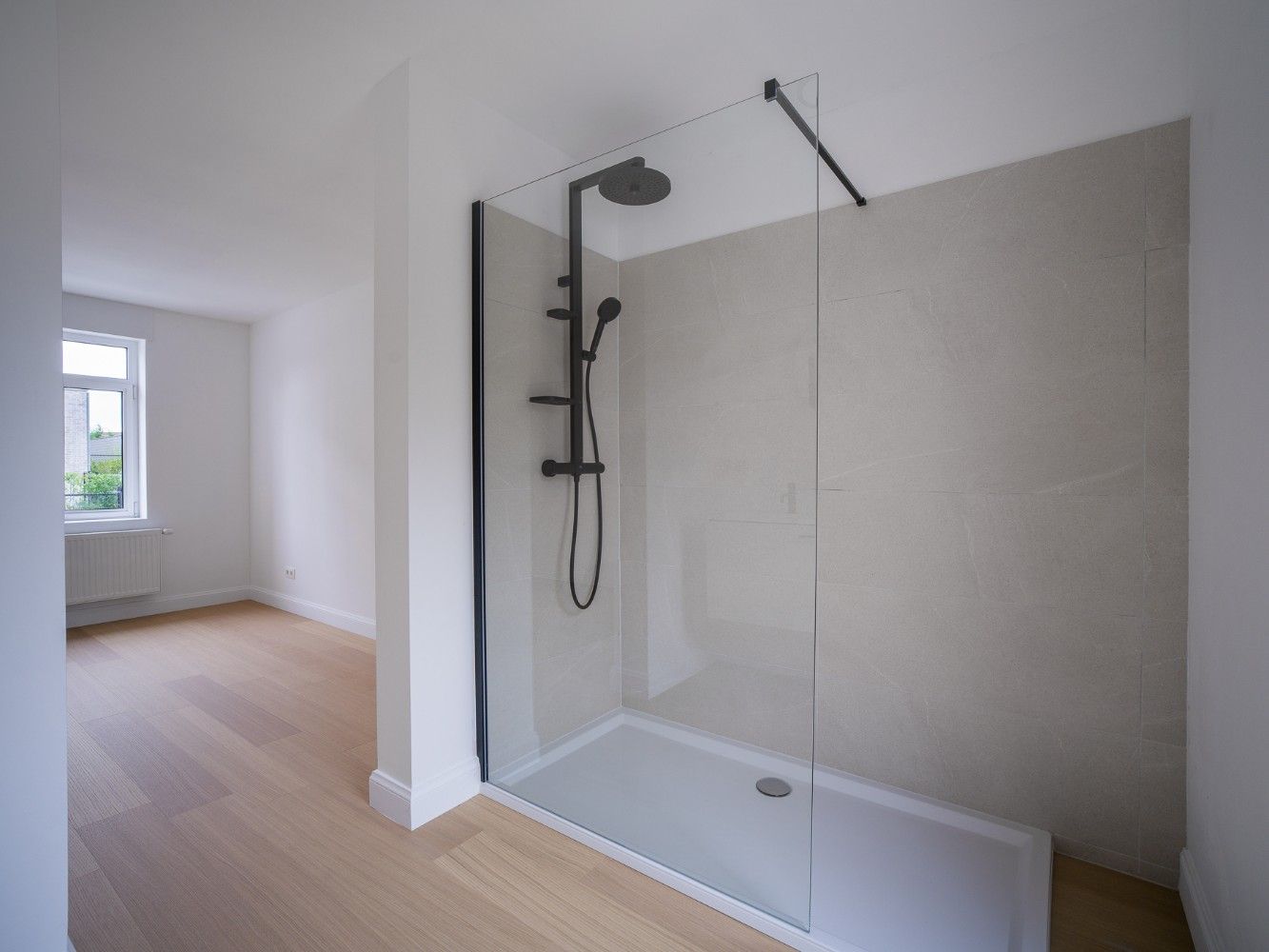 Prachtig gerenoveerde woning met 3 slpk. en tuin foto 17