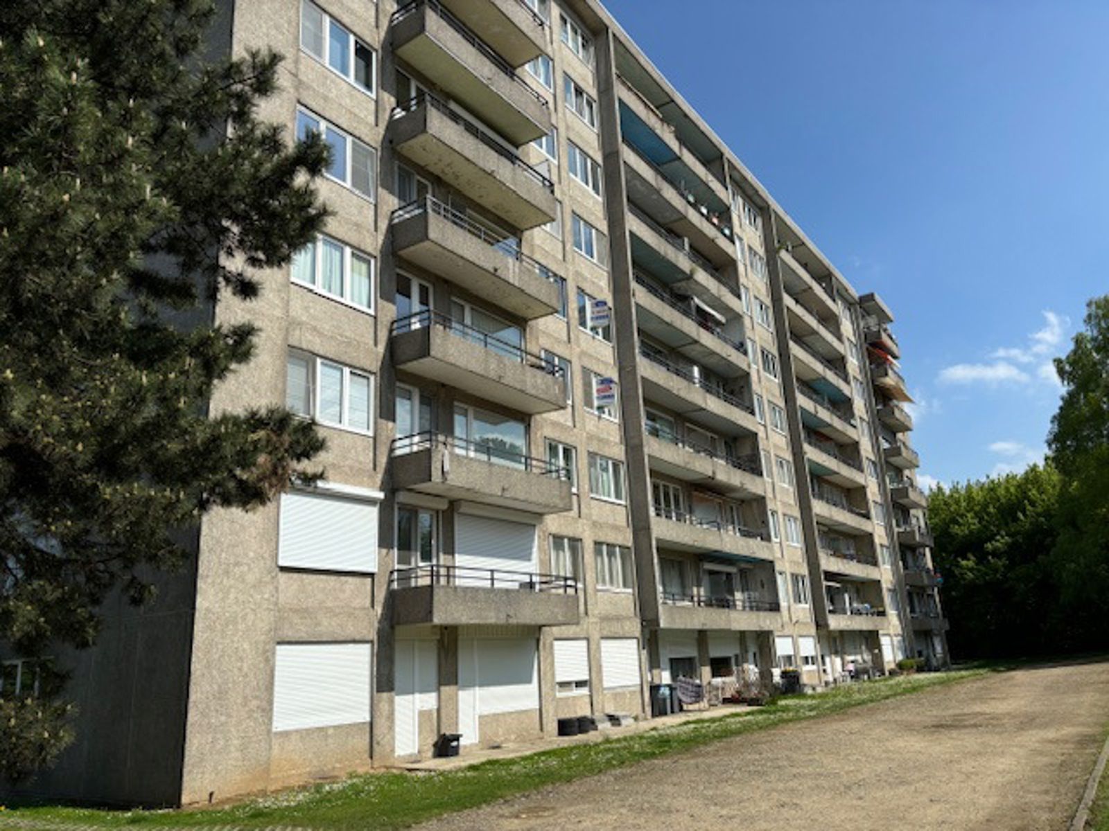 Appartement 2 slpks met kelder en staanplaats te Landen foto {{pictureIndex}}