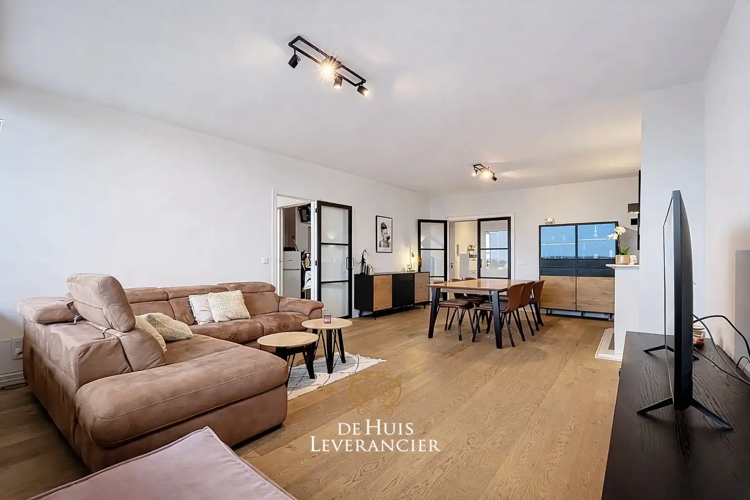 centraal gelegen, gerenoveerd appartement met panoramische zicht op 2 terrassen foto 5