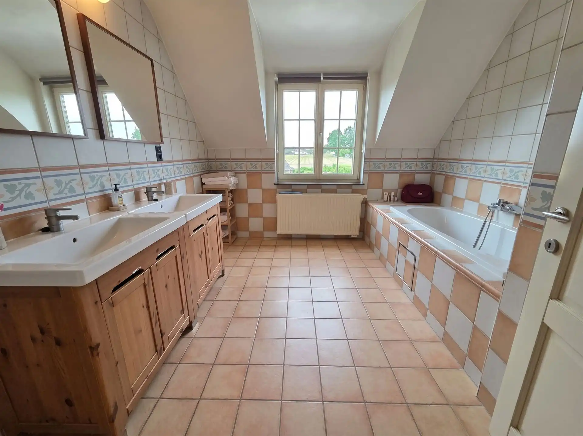 Rustig gelegen pastorijwoning met prachtige tuin in Booischot foto 11