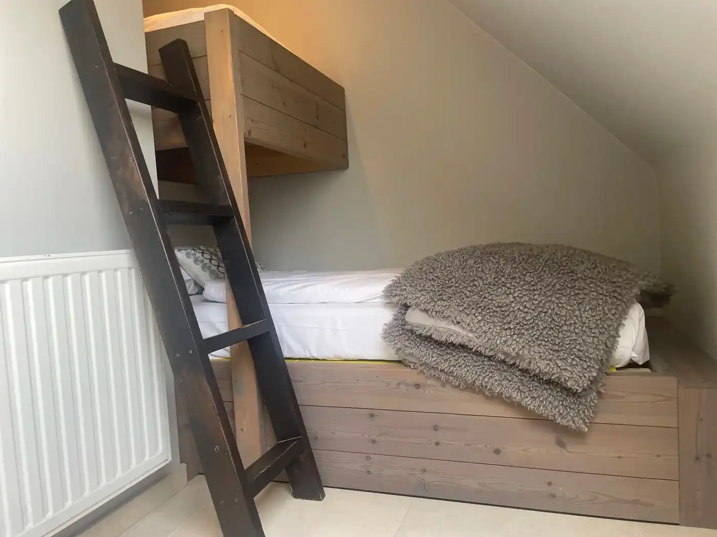 Gemeubeld duplex appartement met 2 slaapkamers op centrale ligging foto 10