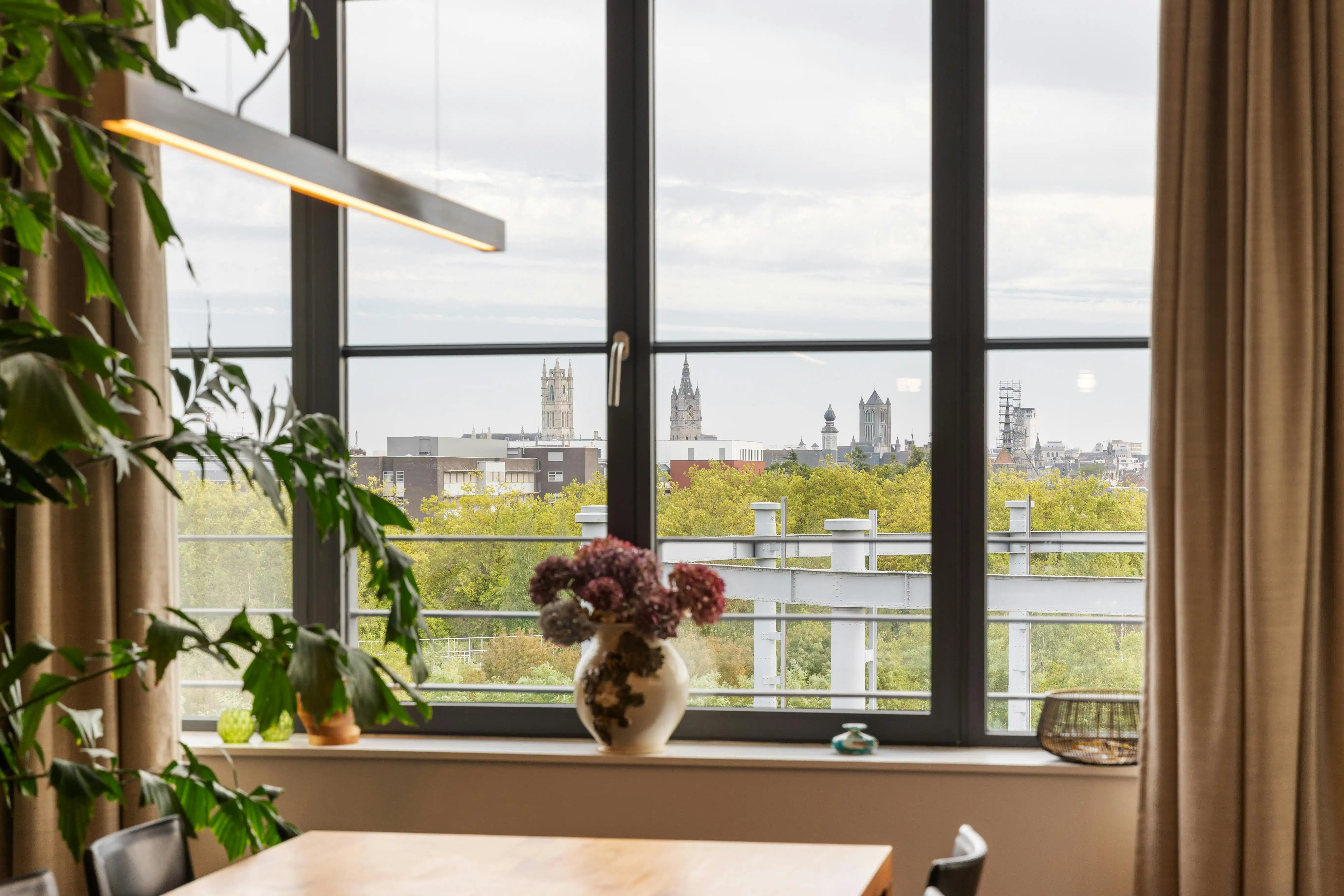 Luxe appartement met zicht op de torens te koop te Gent foto {{pictureIndex}}
