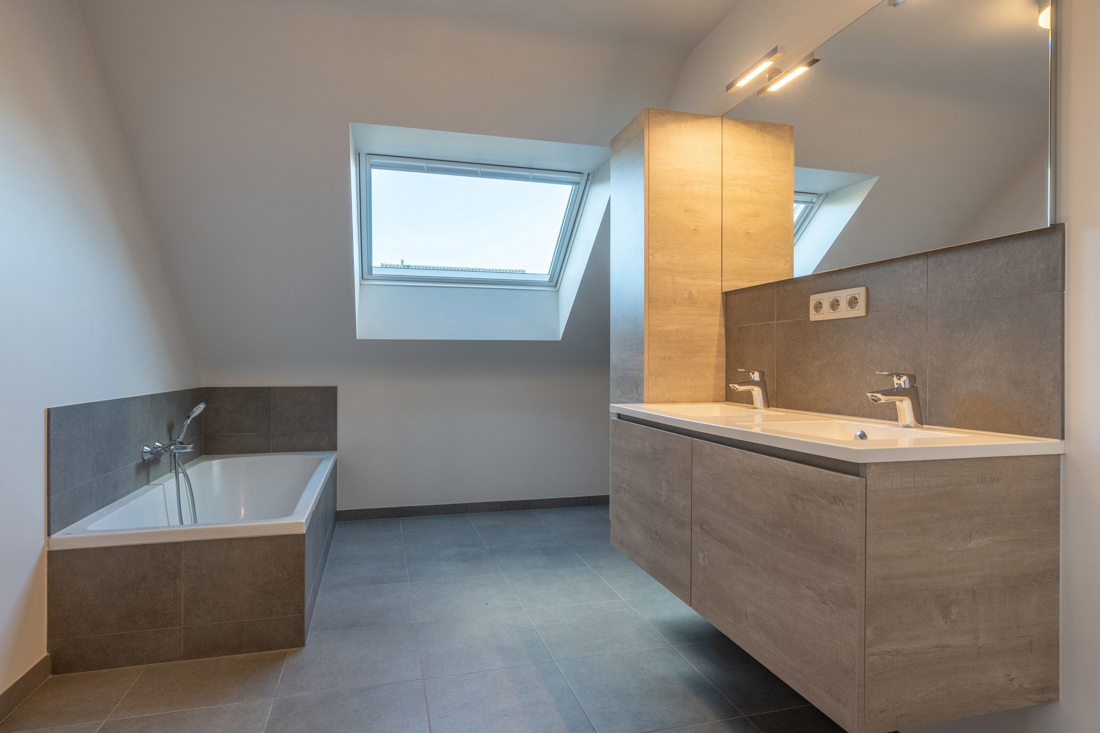 Recente woning met 3 slaapkamers en garage op ideale locatie foto 12