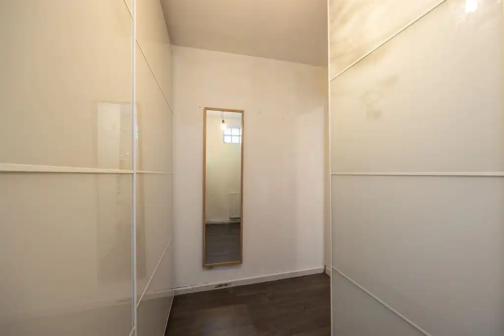 Instapklare woning met groene tuin foto 19