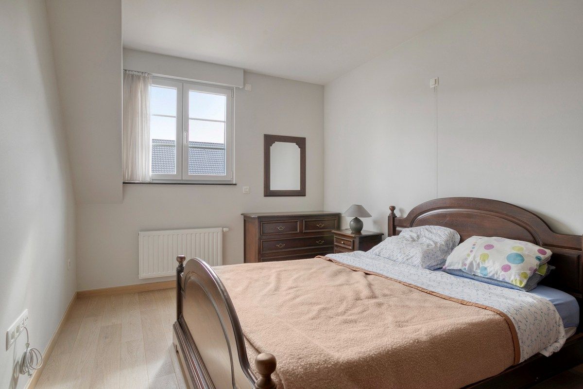 Recente halfopen woning met 4 slaapkamers en garage! foto 10