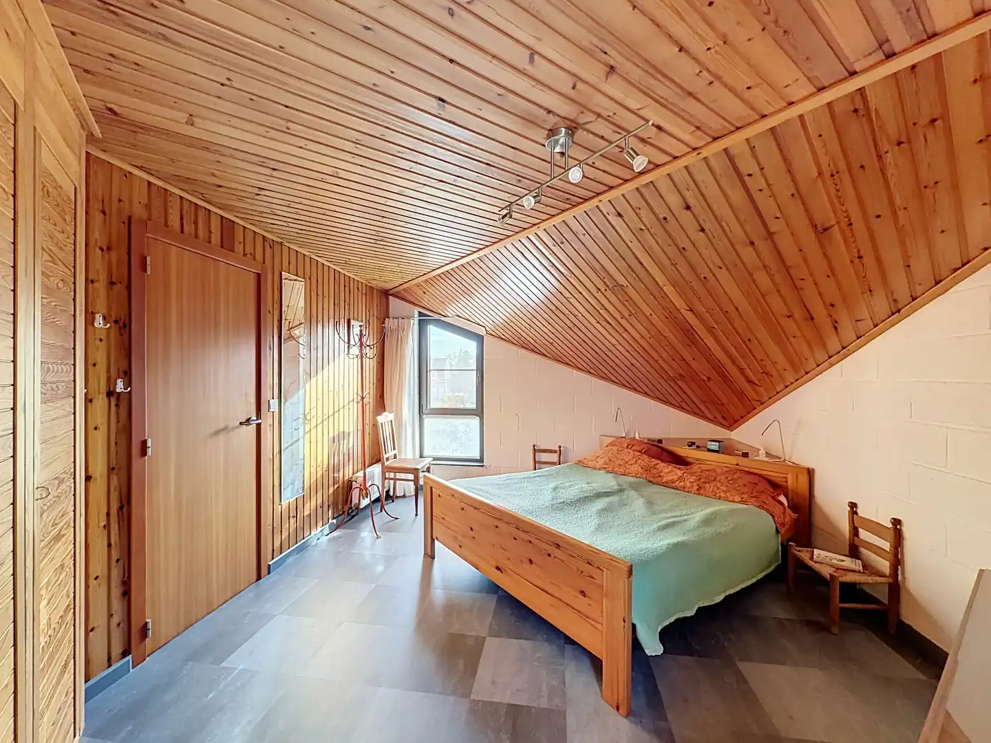Karaktervolle vrijstaande woning op een prachtig groen perceel foto 13