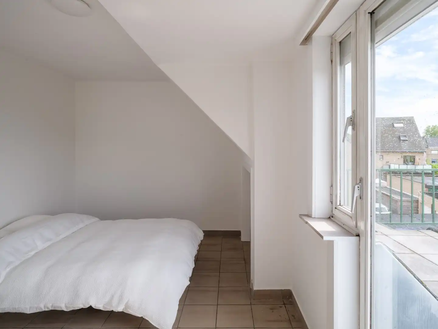 Instapklaar appartement met ruim terras in Wetteren foto 8