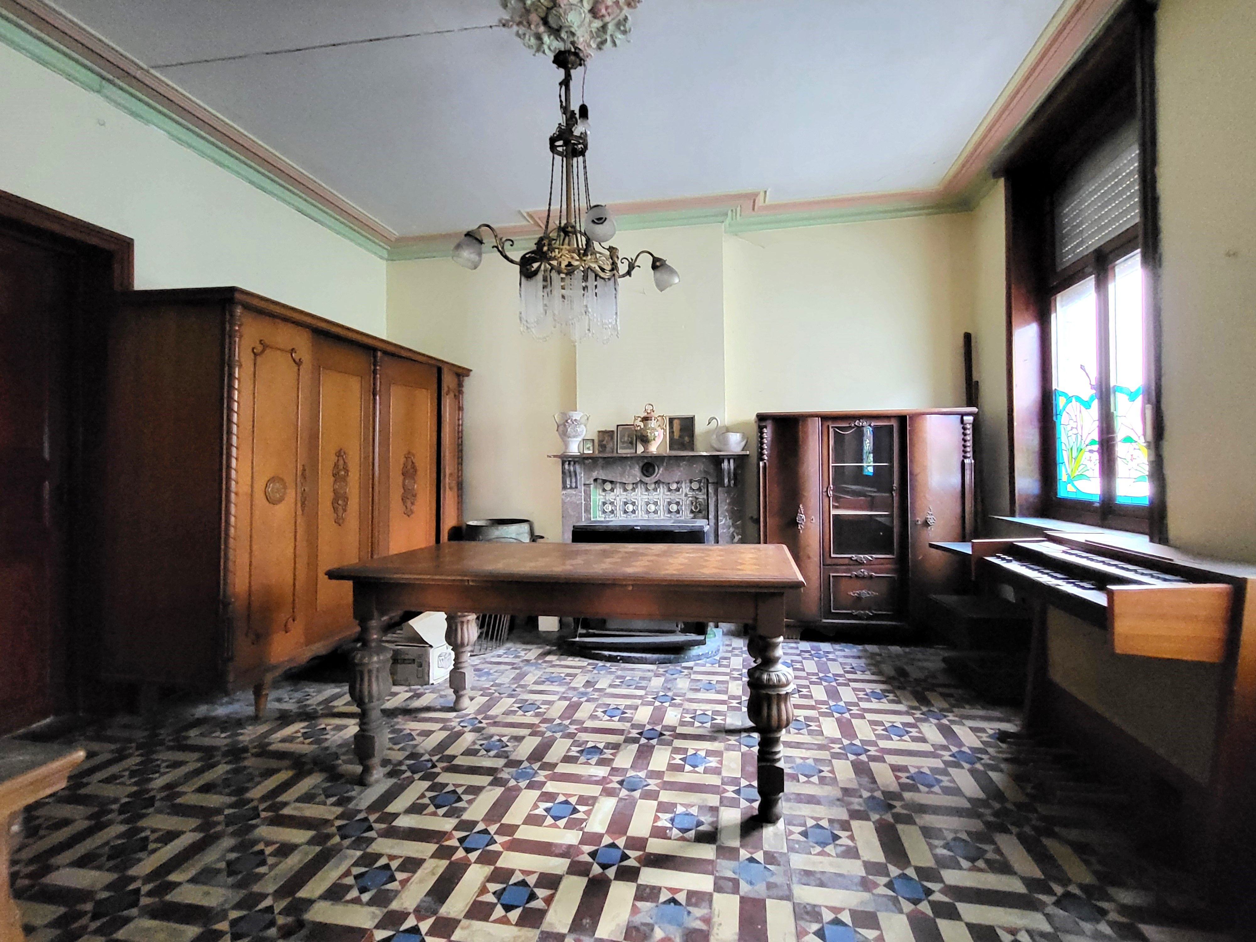 Prachtig te renoveren burgerwoning op 318m² met ruime garage en stalling. foto 16