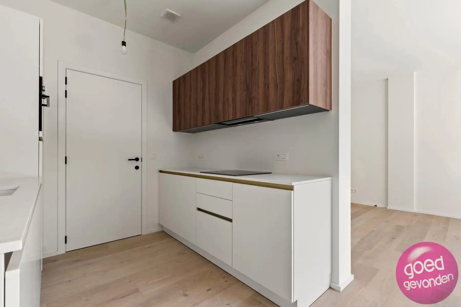 NIEUW APP - 1of2 SLK - TERRAS - KELDER - CENTRUM - GEEN BTW foto 7