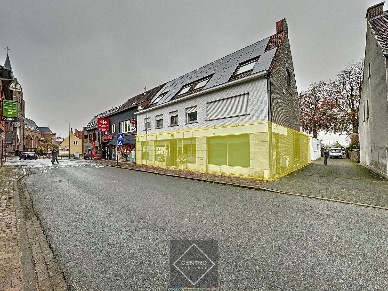 Instapklare KANTOORRUIMTE te huur met veel PASSAGE in het centrum van Ruddervoorde. Op 2,5km van autosnelweg E403 (Brugge-Kortrijk). foto {{pictureIndex}}