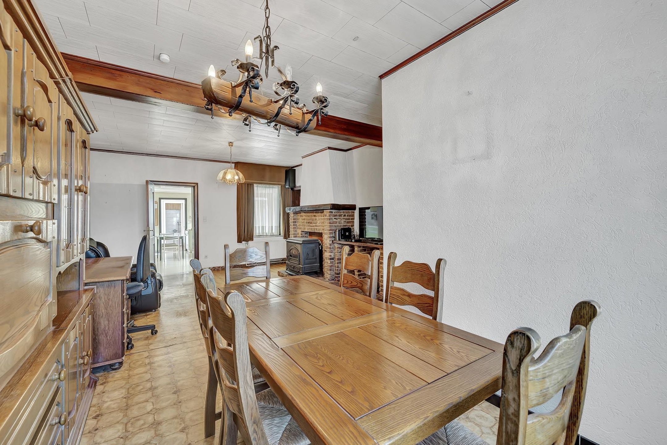 Ruime te renoveren woning op toplocatie foto 4