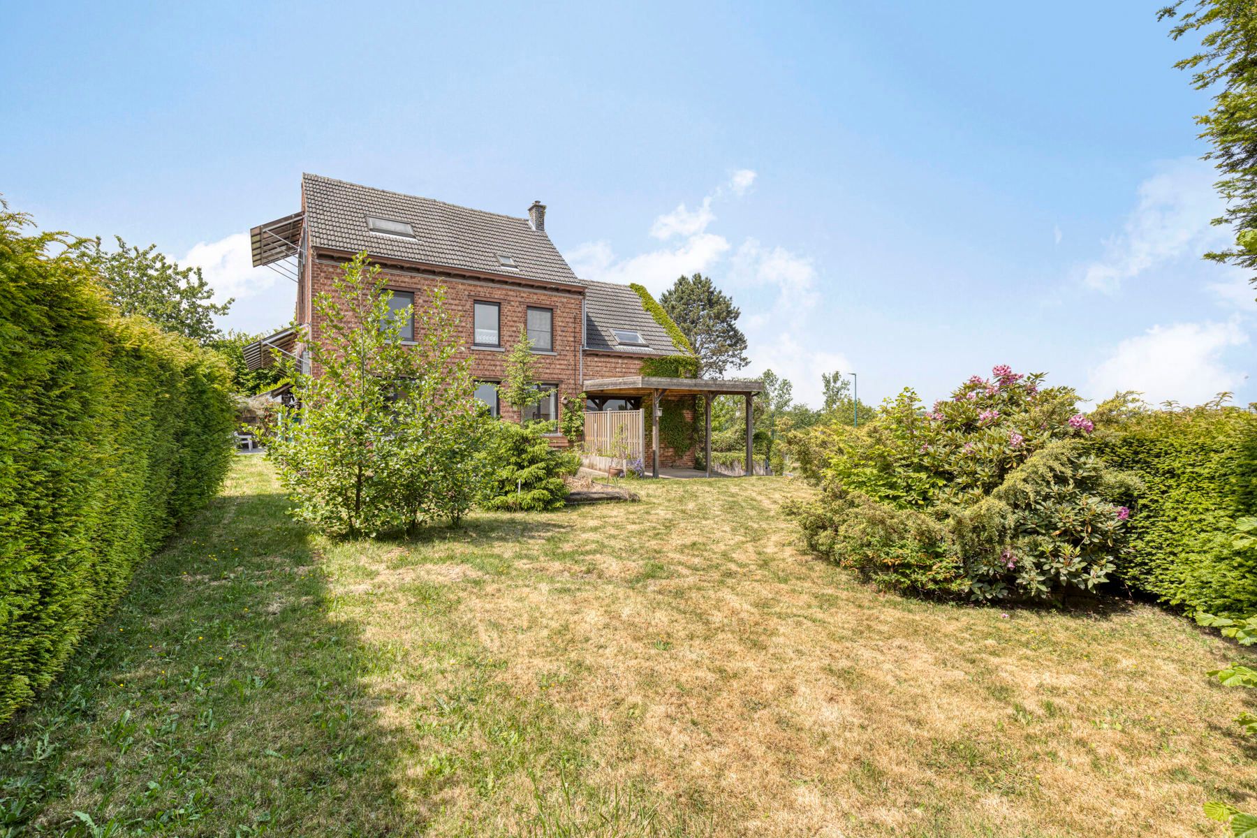 Charmante, deels te renoveren woning in landelijke omgeving foto 4