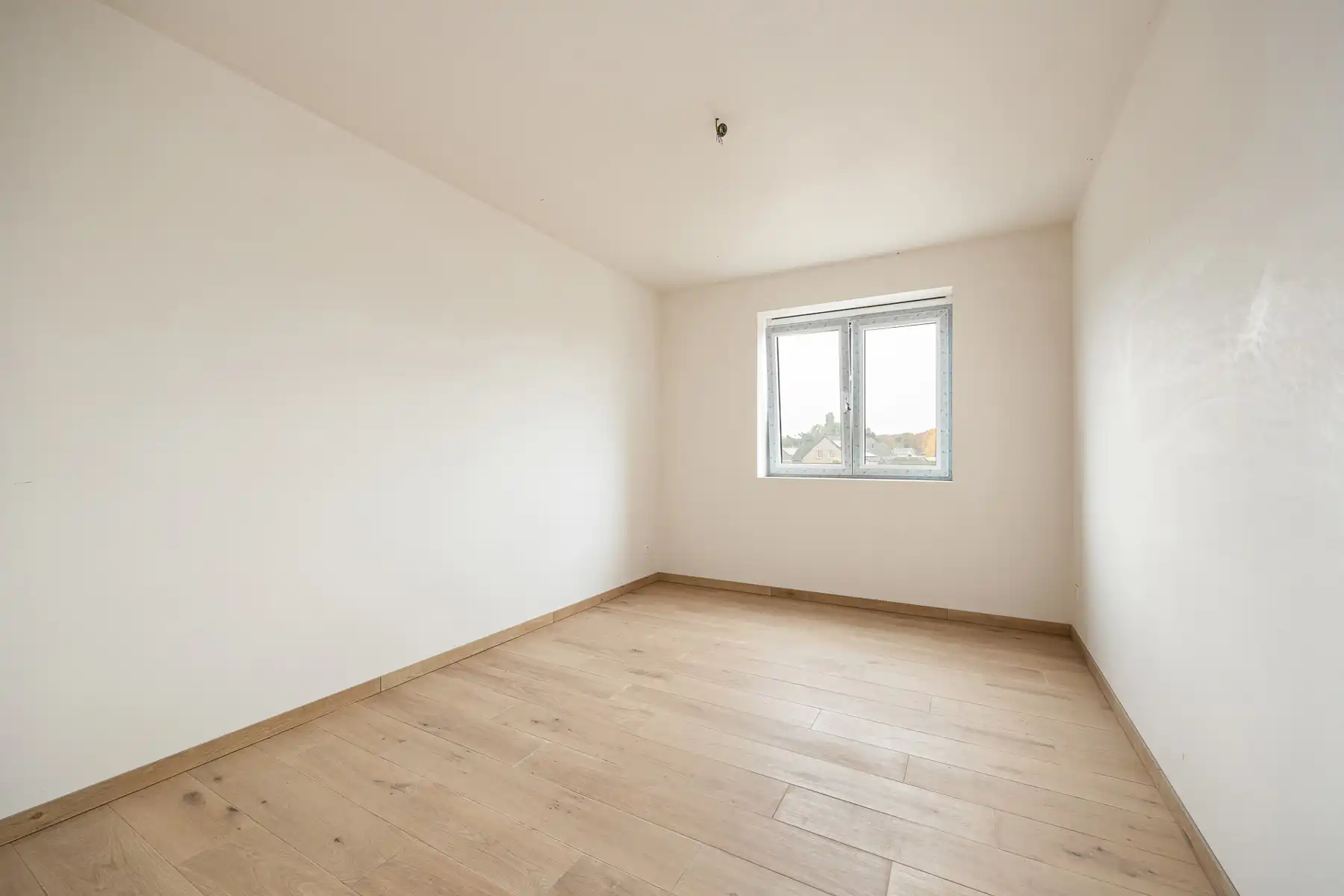 Halfopen woning met 3 slaapkamers en carport/fietsenberging op perceel van ca 370 m² foto 12