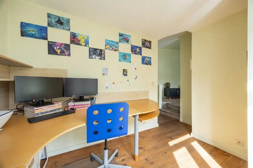 Unieke woning met eclectische gevels en dakterras foto 11