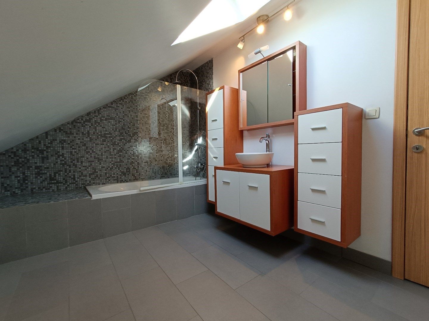 Gezellig appartement met 1 slaapkamer - centrum Tongeren foto 5