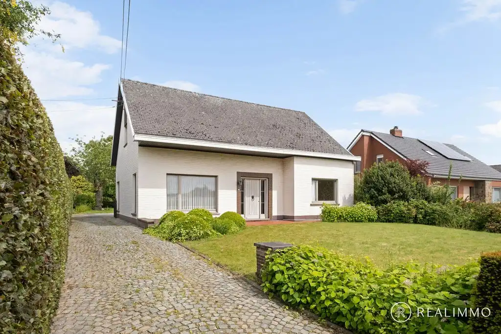 Hoofdfoto van de publicatie: Te renoveren alleenstaande woning met tal van troeven!