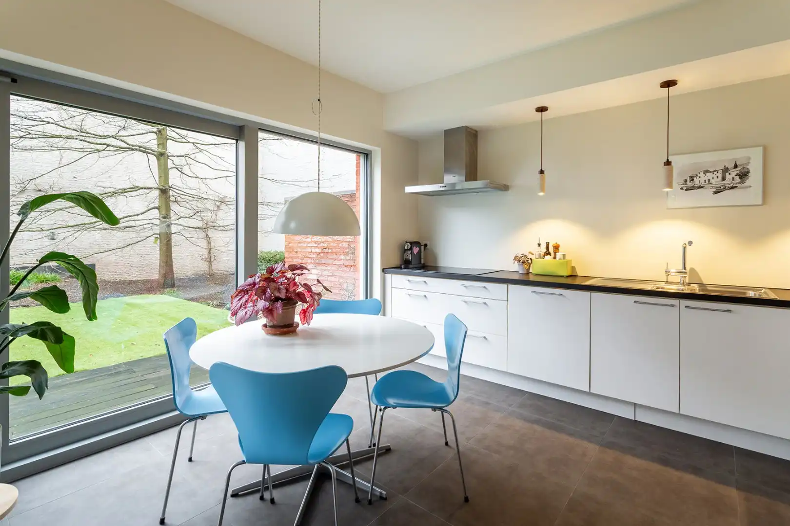 Gemeubeld gelijkvloers met grote buitenruimte op toplocatie foto 9