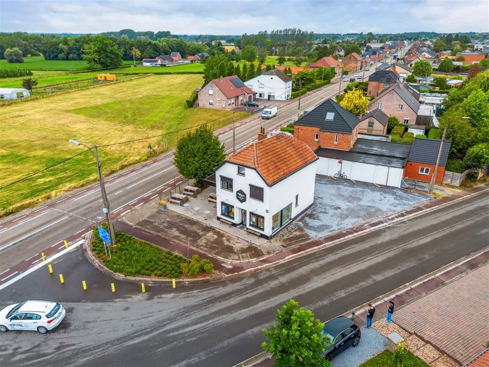 INTERESSANTE OPBRENGSTEIGENDOM MET HANDELSRUIMTE EN APPARTEMENT  foto 3