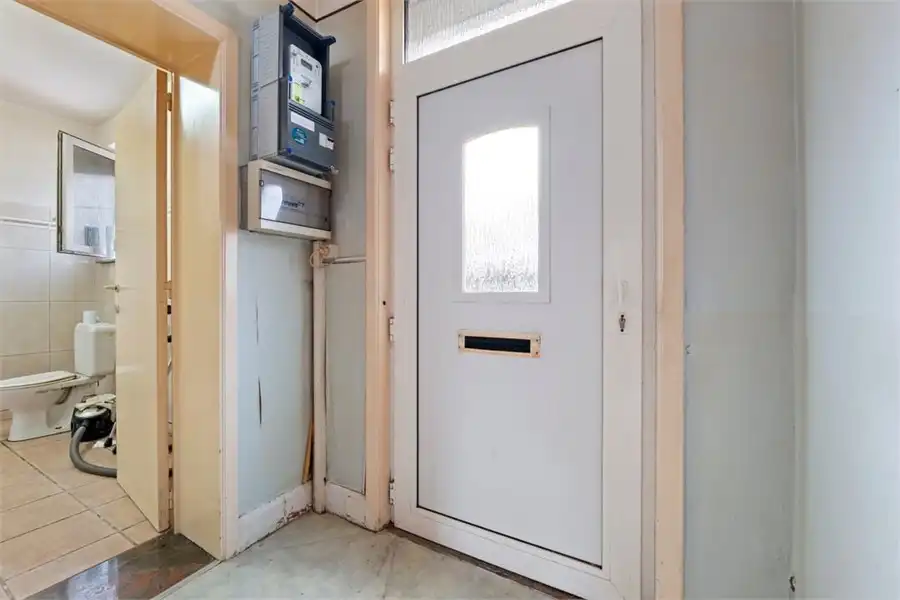 TE RENOVEREN GEZINSWONING MET LOODS IN HET LANDELIJKE GINGELOM foto 10