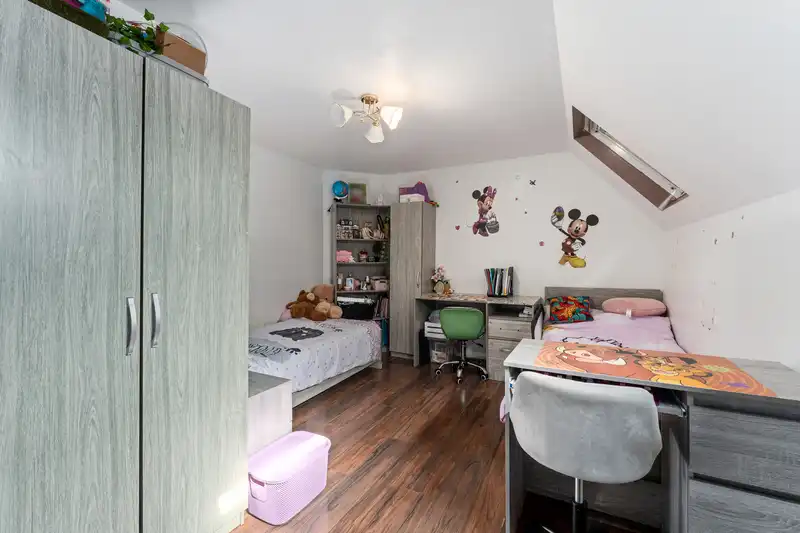 Centrum Roeselare - Instapklare woning met 3 slaapkamers, veranda en gezellige tuin. foto 11