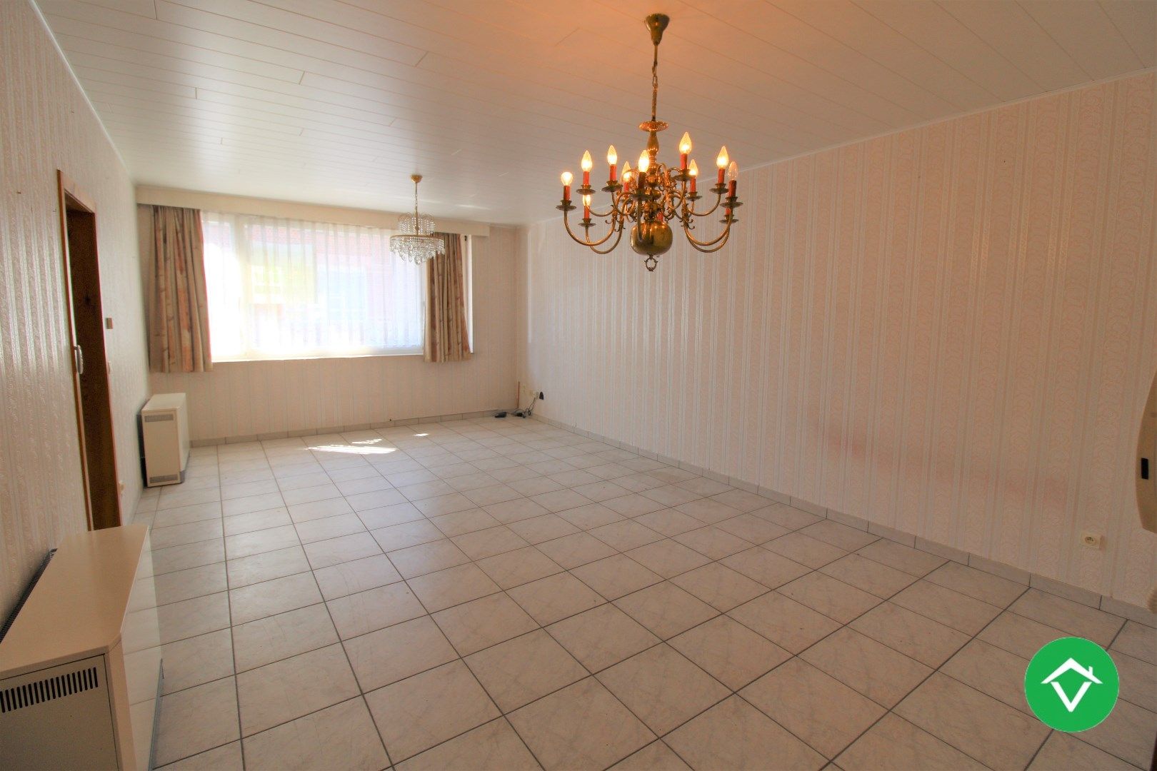 Gelijkvloers appartement met 2 slaapkamers en garage in centrum Roeselare foto 3