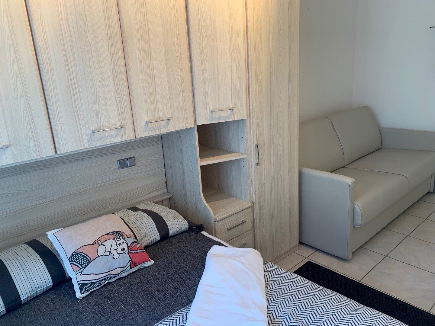 Gemeubeld appartement met 1 slaapkamer en twee terrassen, in residentie mét zwembad foto 3