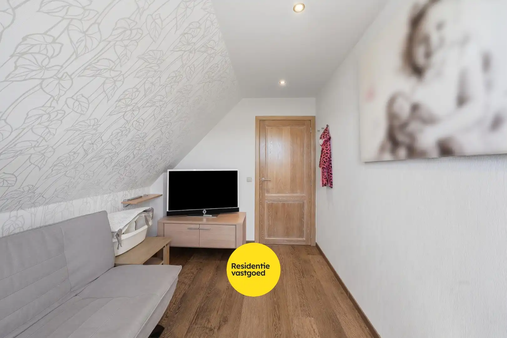 Instapklare halfopen bebouwing met 3 slaapkamers en zwembad foto 22