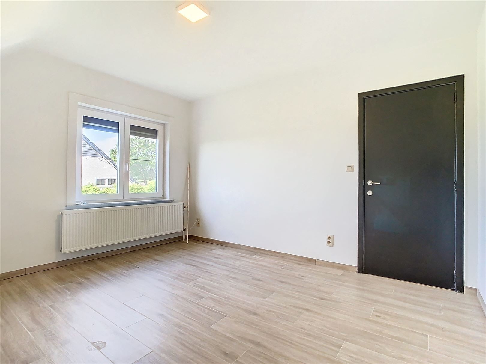 Gerenoveerde woning,4/5 slpks, 2 bdks, tuin, garage,10a 66ca foto 42