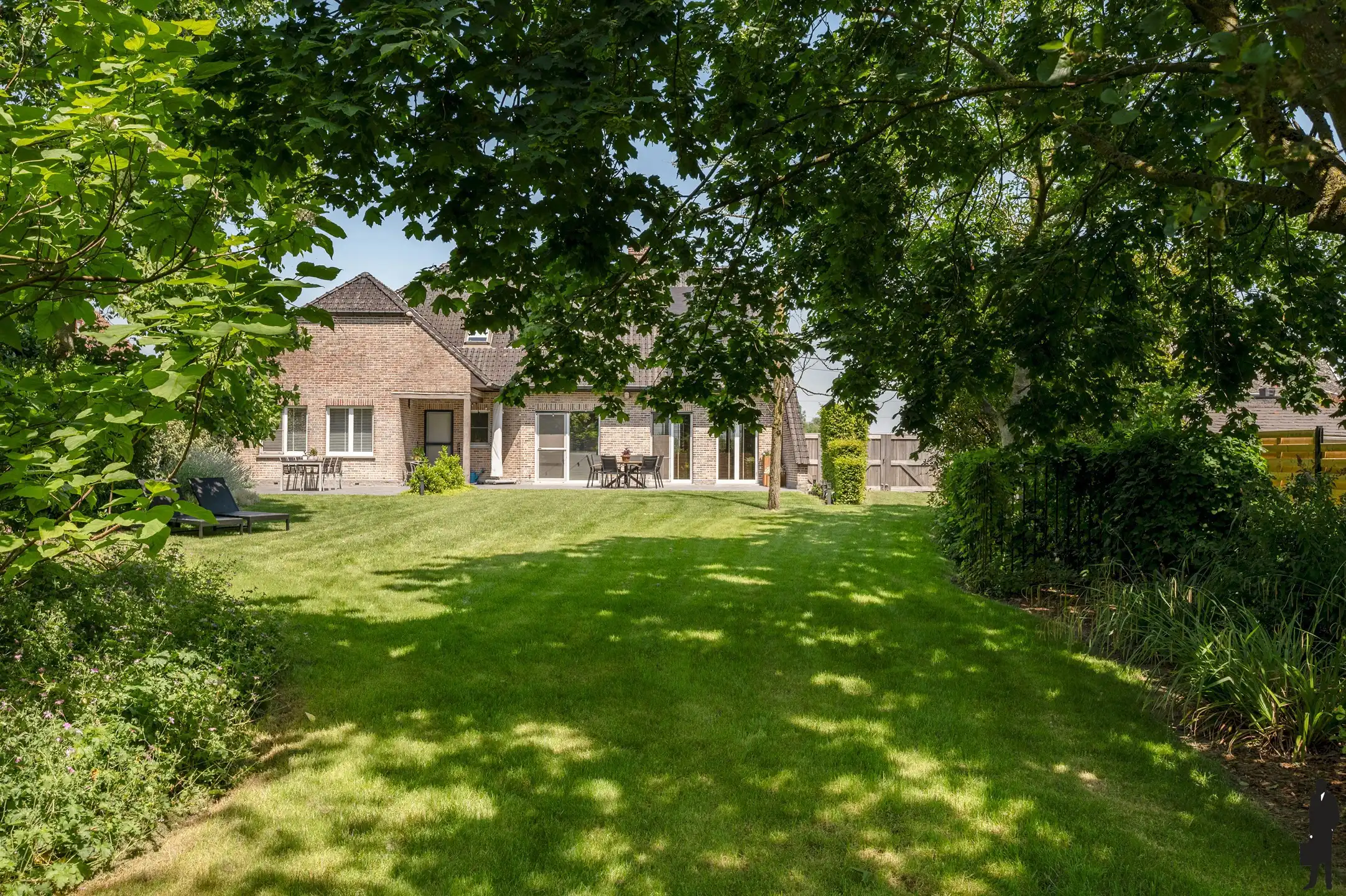 Ruime vrijstaande villa met 4 slaapkamers, inpandige garage en zuidgerichte tuin op een perceel van 2.957 m². foto 25