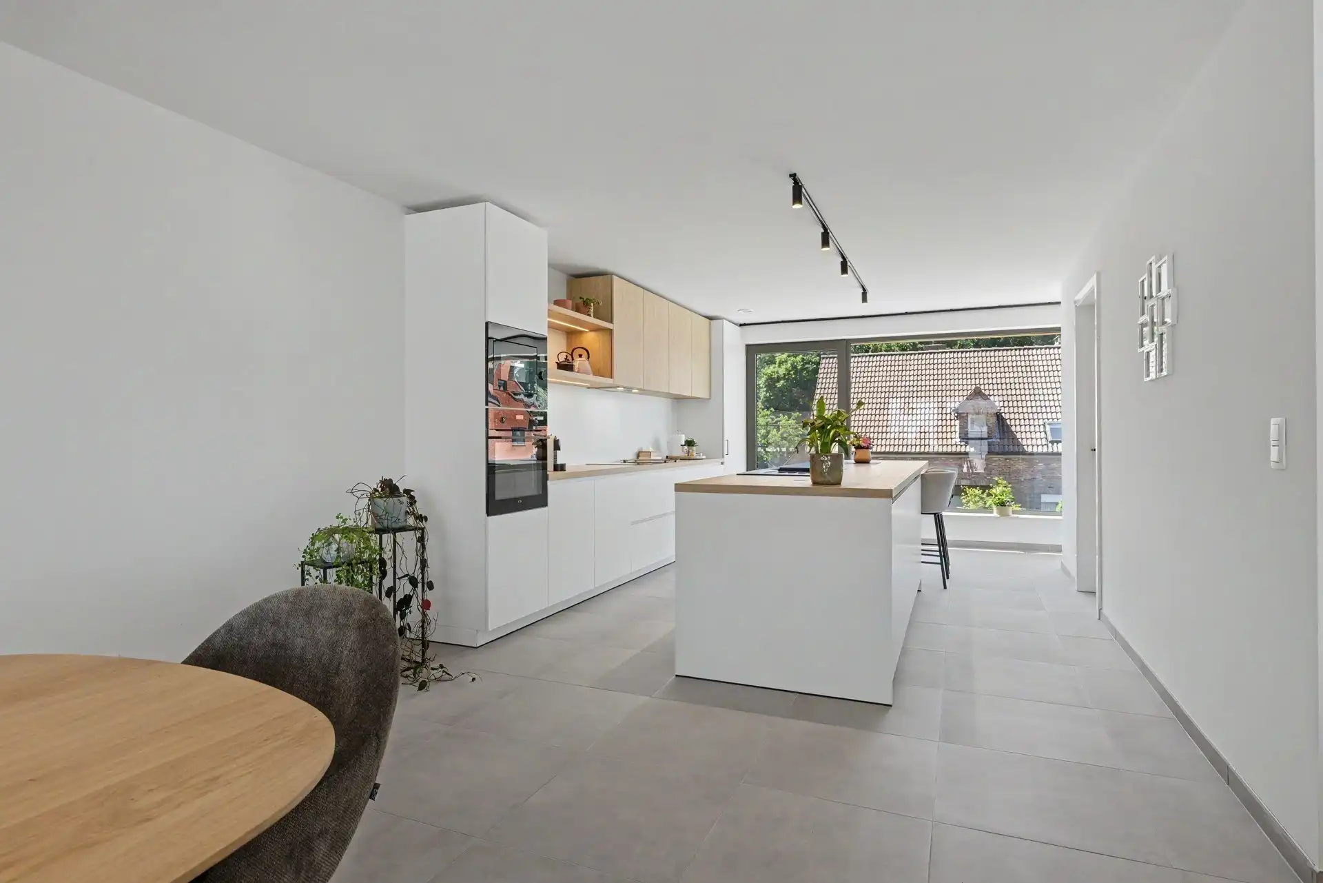 Ruime triplex woning met 3 slaapkamers en 2 parkeerplaatsen nabij het centrum van Stekene (159m²) foto 7