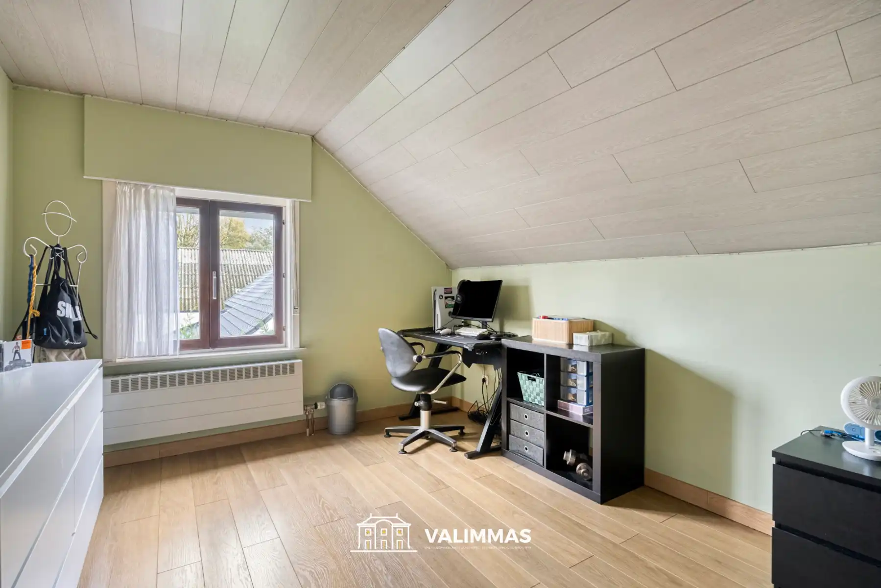 Verzorgde, mooi gelegen driegevelwoning met garage & tuintje foto 18