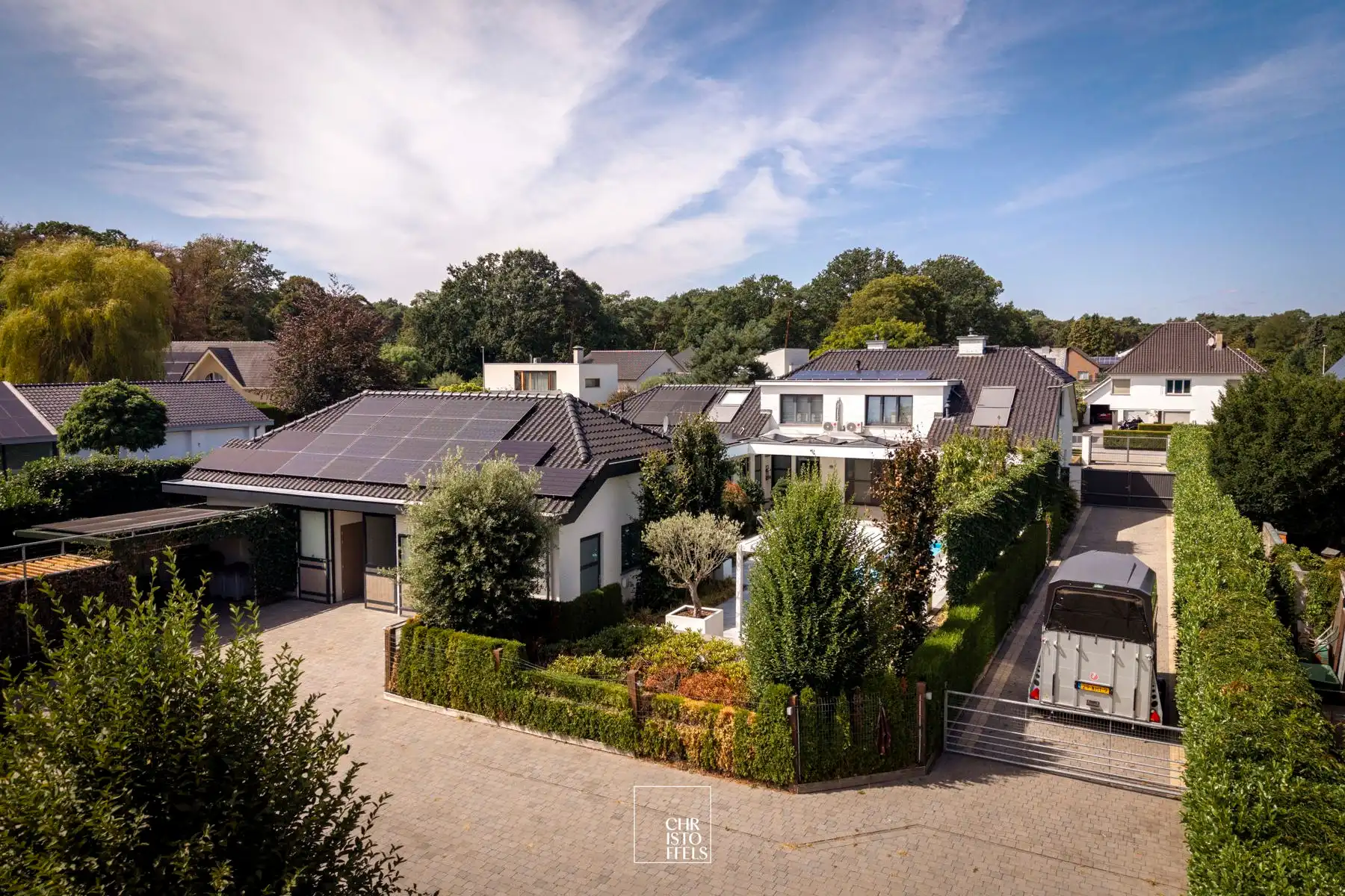 Exclusieve villa (511m²) met buitenzwembad, wellnessruimte en paardenaccommodatie in Lanaken foto 2