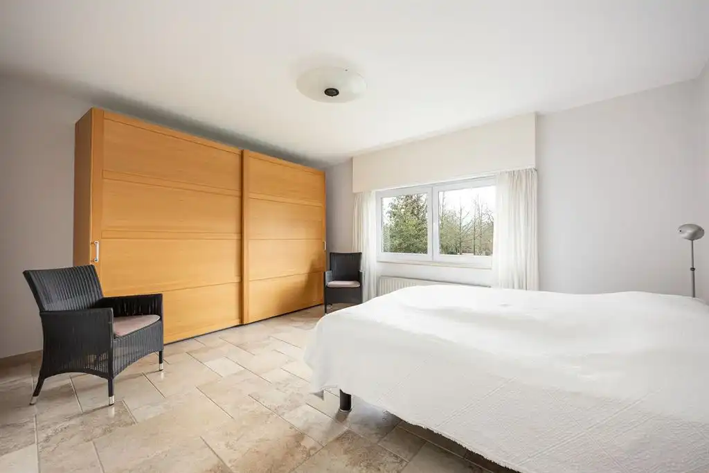 Groot hoekappartement met bijzonder veel lichtinval op de 2e verdieping foto 9