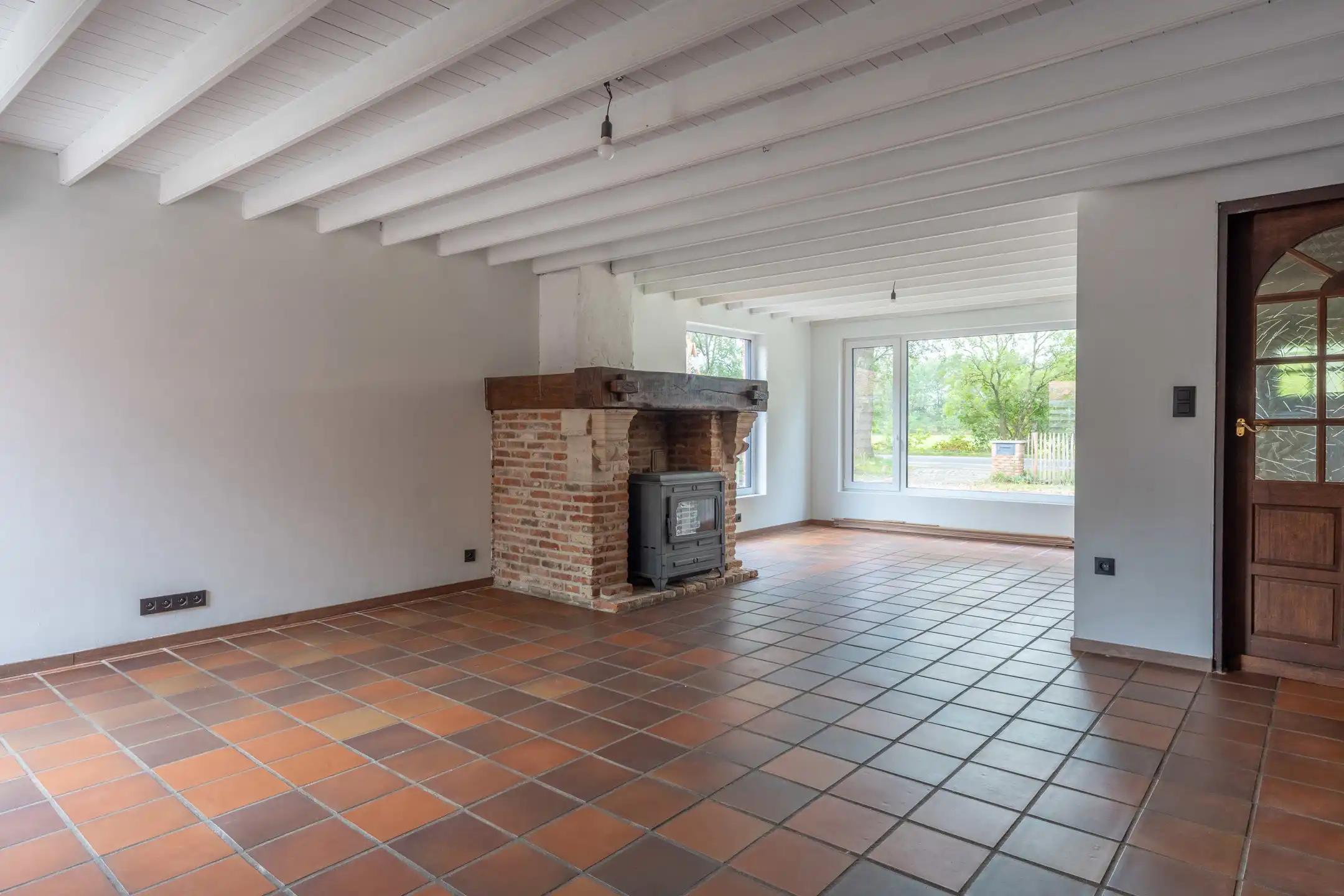 Ger. woning met 3 slpk en grote garage/werkplaats op 1.705 m² foto 5