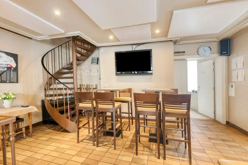 Handelspand met woonmogelijkheid en tuin – ideaal voor renovatie of herontwikkeling foto 12