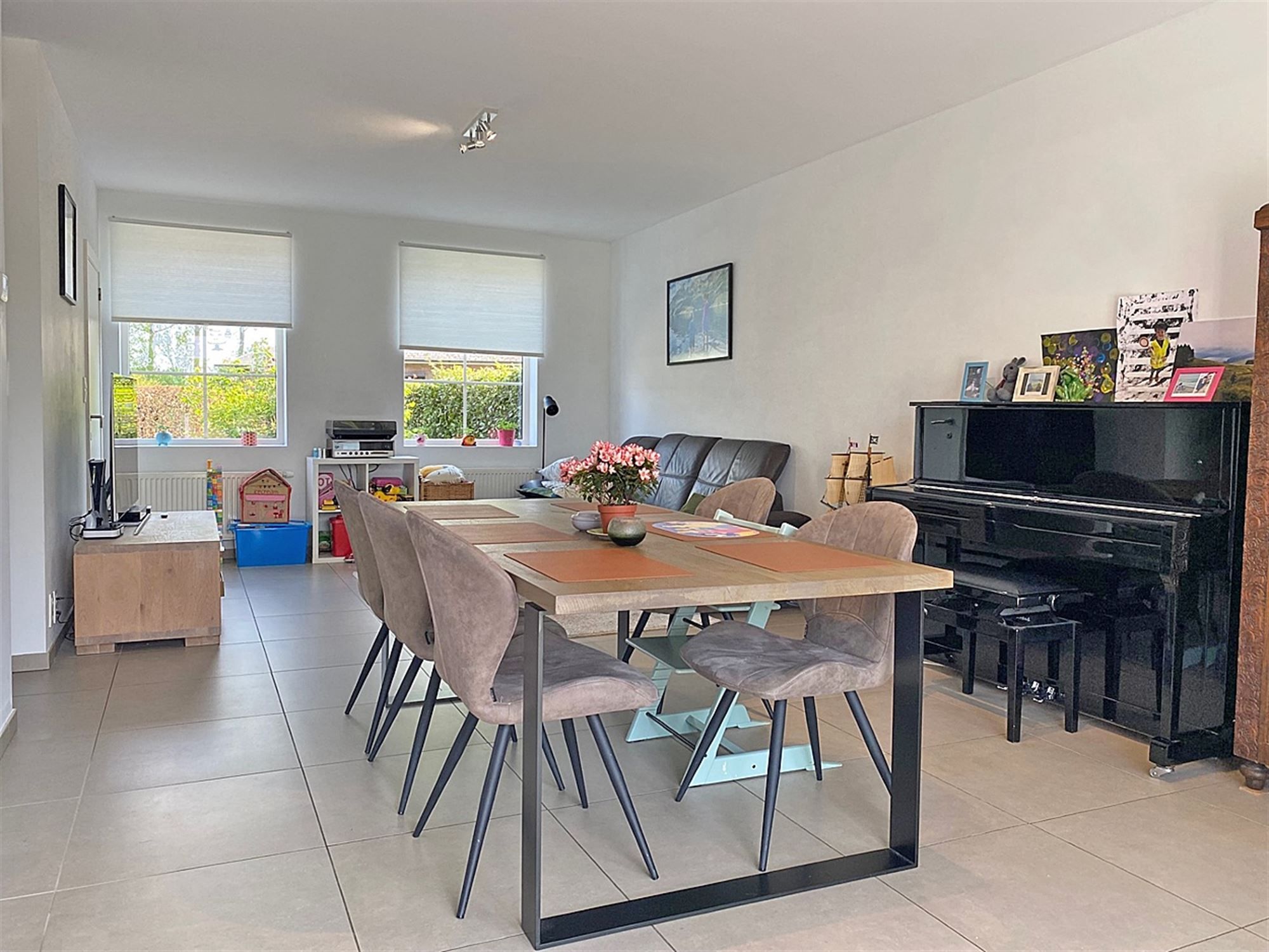 Charmante WONING (HOB) met 3 slaapkamers, garage & tuintje foto 6