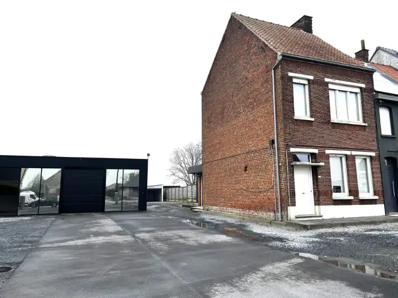 Magazijn met burelen en parkeer mogelijkheden foto 5