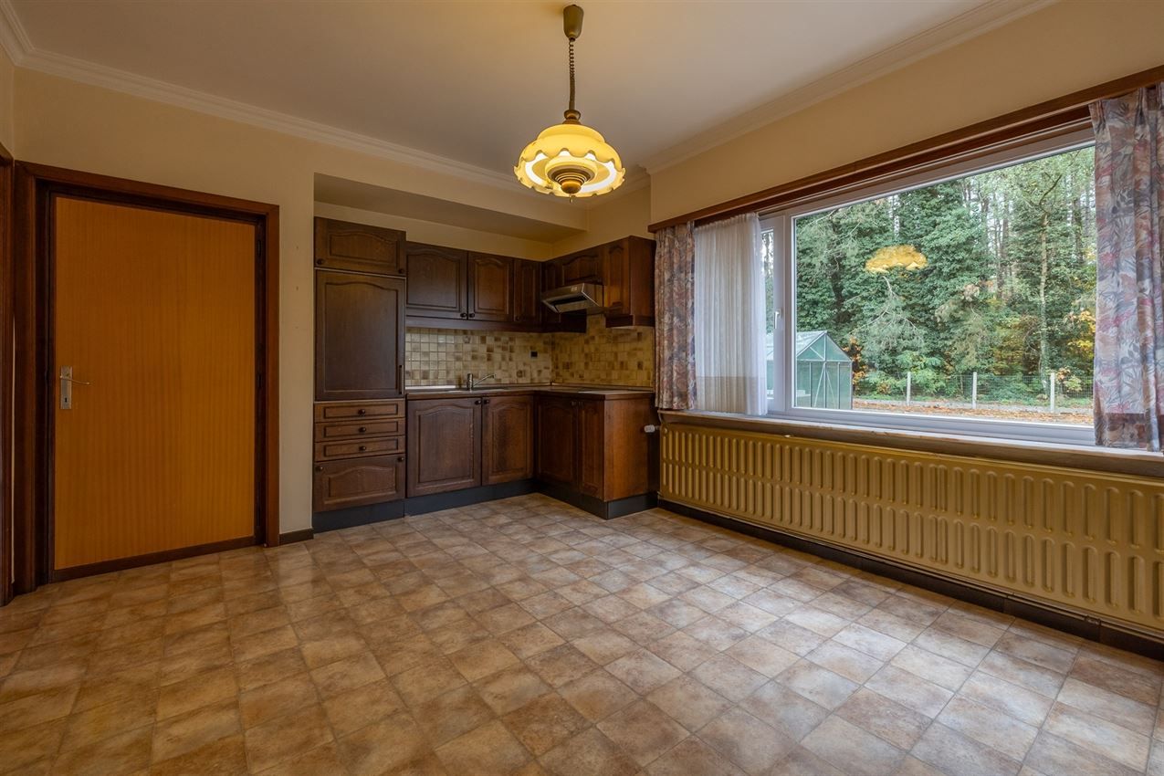 Temidden van agrarisch gebied, grenzend aan bos foto 9