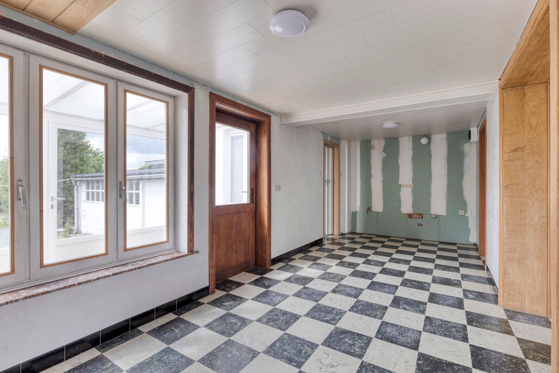 Deels te renoveren lichtrijke driegevelwoning  foto 9